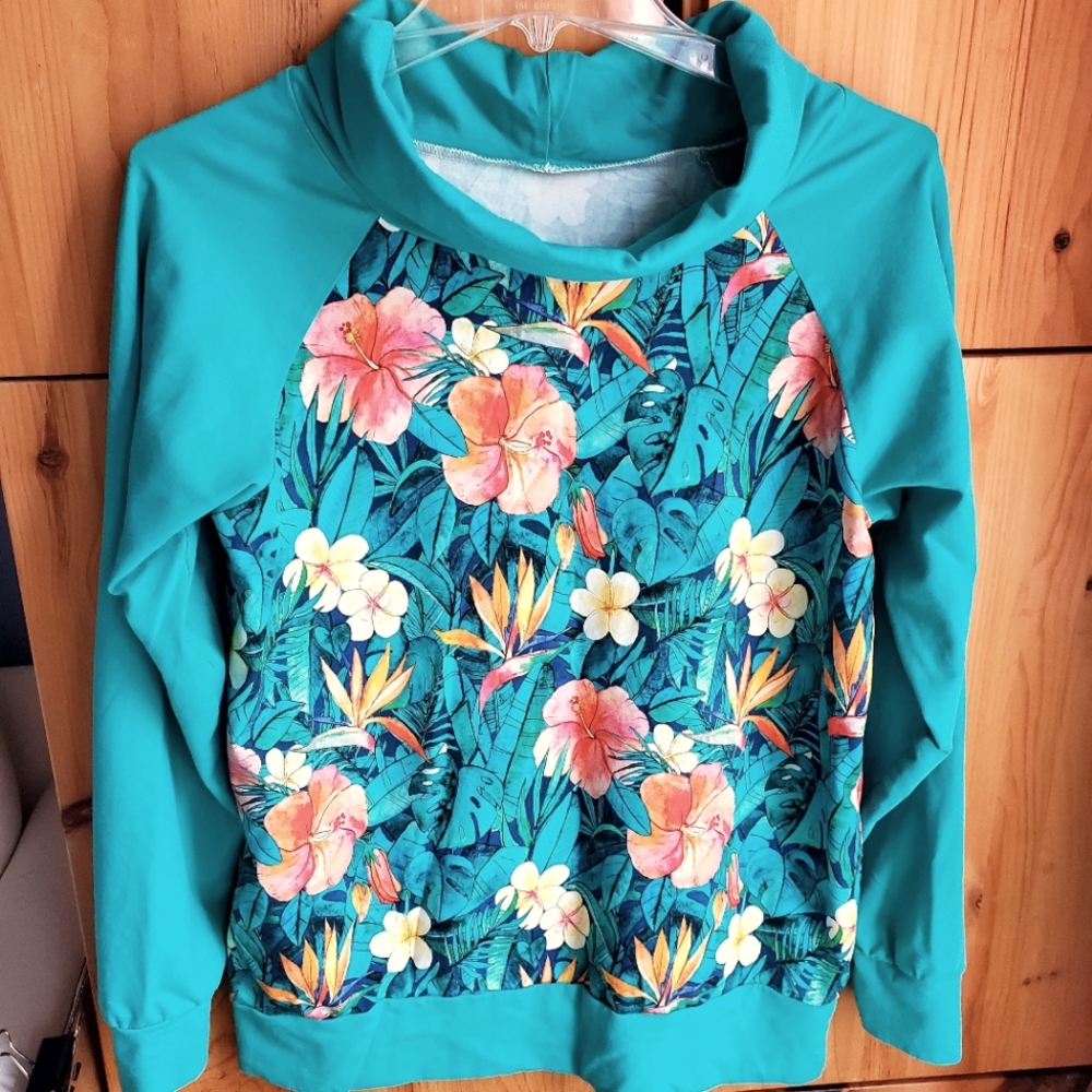 Gro by 20 Women's Teal Green Hawaiian Print Long Sleeve Top Size Large